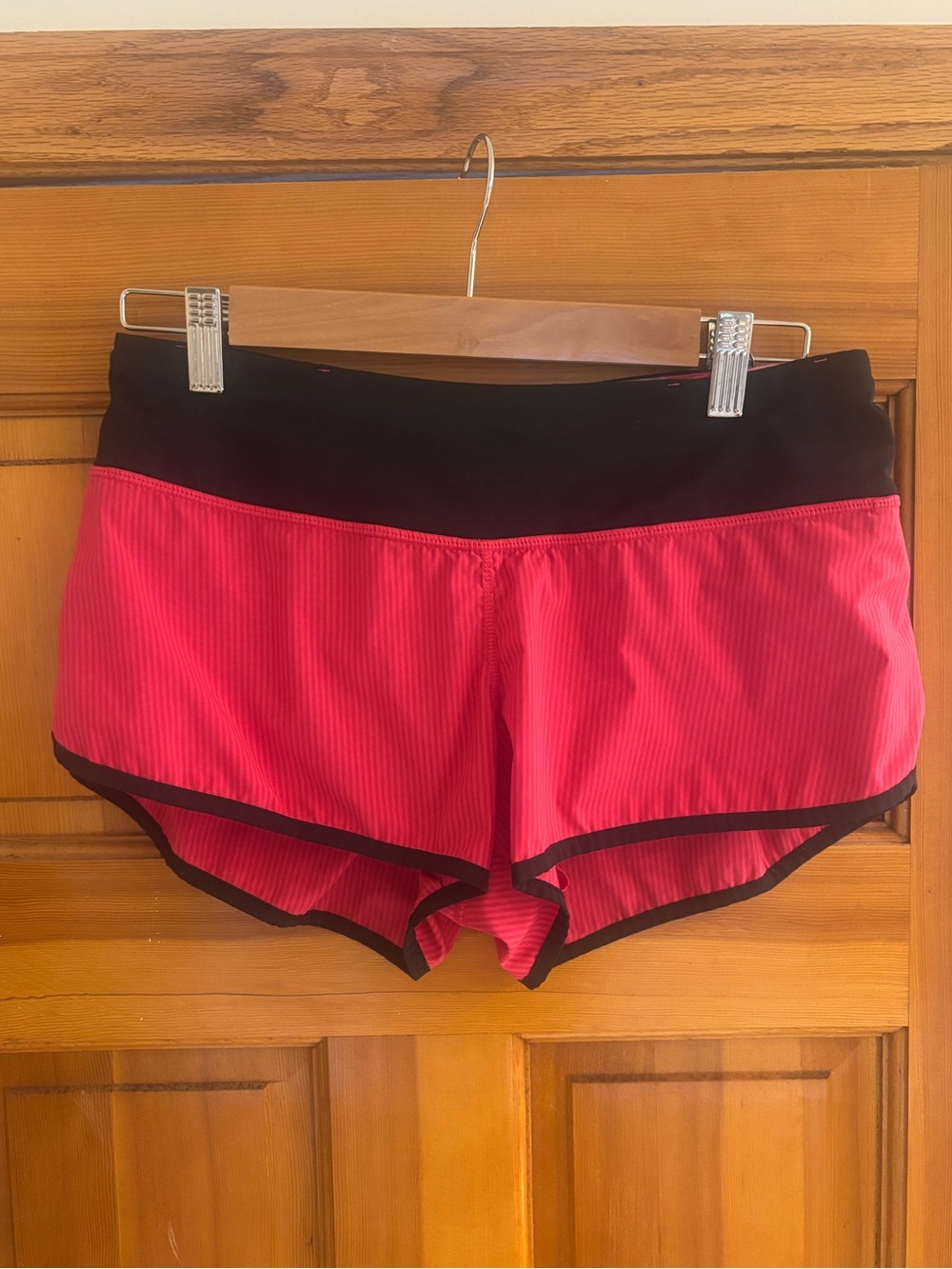 Lululemon pink and black shorts size 6